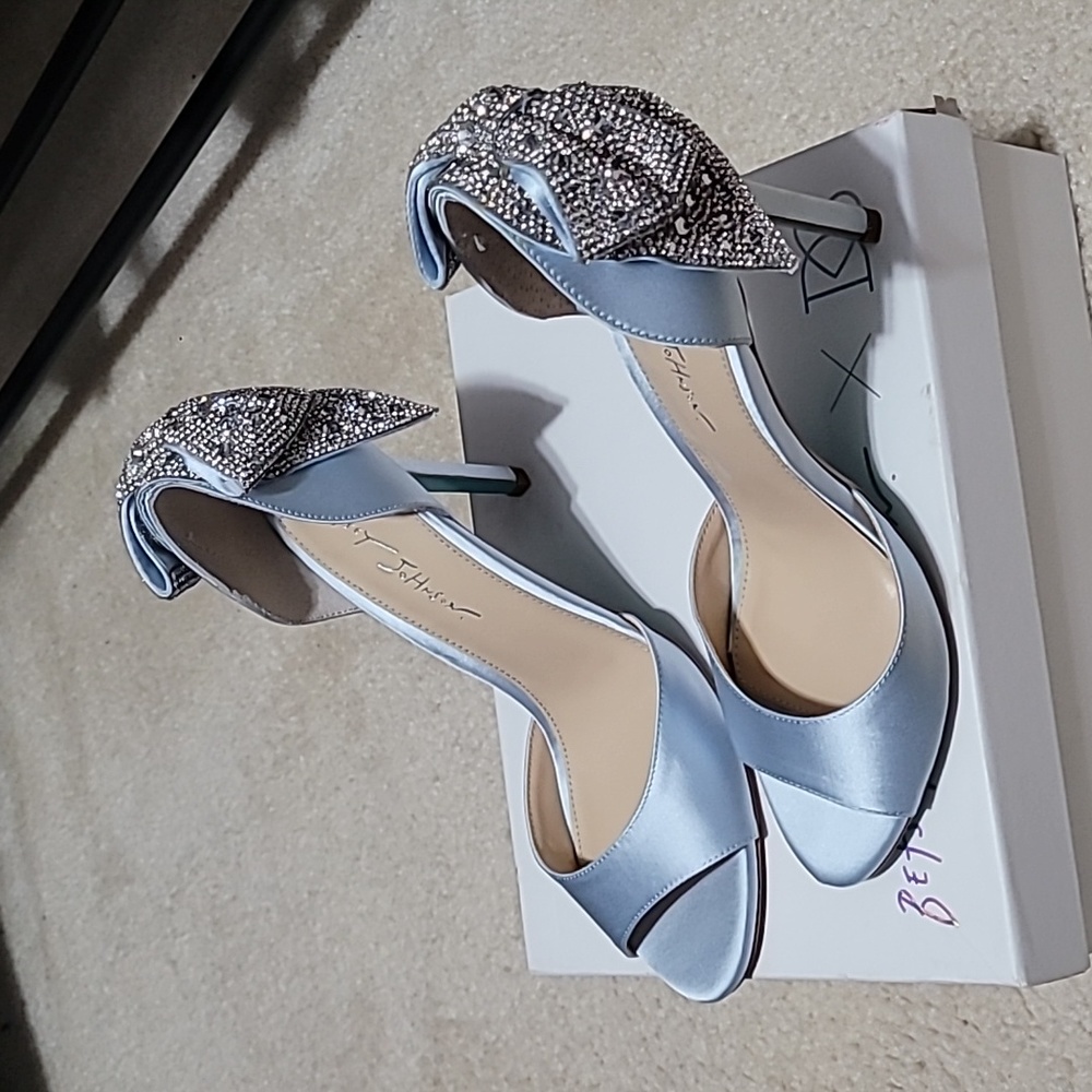 Heels - Picture 4 of 4